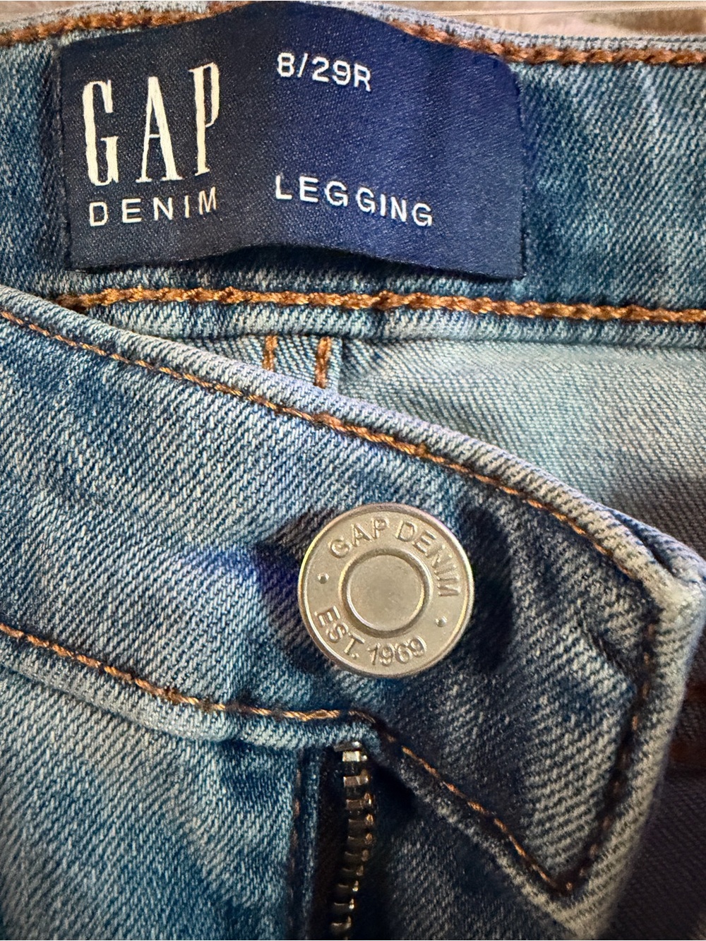 GAP Denim Legging Jeans Size 8/29R Light Wash Distressed Ripped Knees Frayed Hem